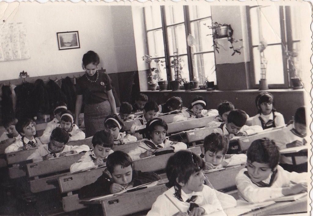 Mama in sala de clasa, cca 1977
